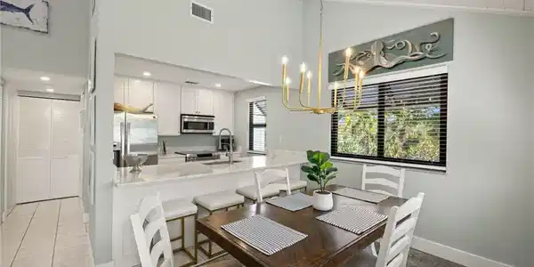 Image 4: Dining Area
