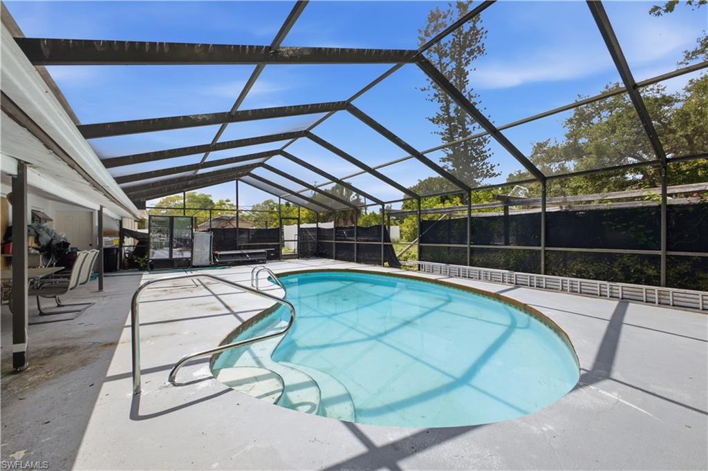 Image 4: Pool
