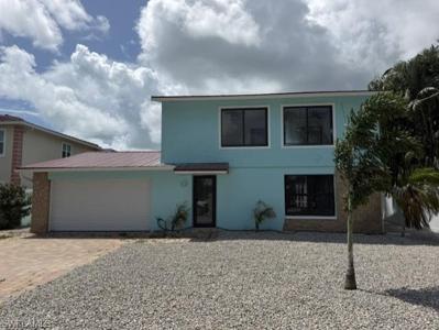 215 Albatross ST