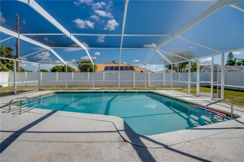 Image 3: Great pool for these hot summer days