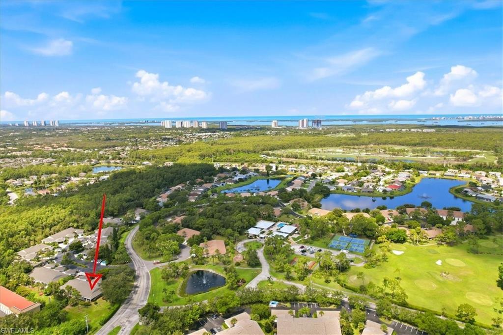 Image 4: 9-hole golf course, fountain lake view