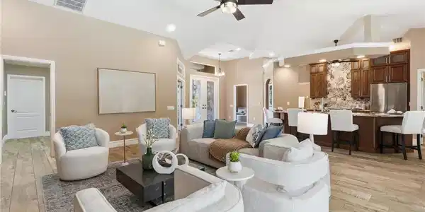 Image 4: Wide open floor plan that is wonderful for entertaining!!