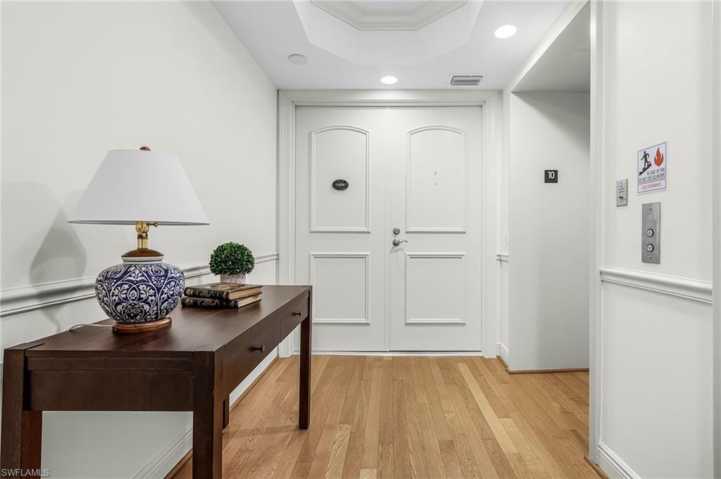 Image 3: Private Elevator Lobby