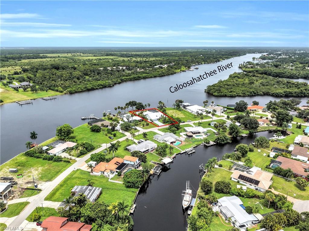 Image 2: You Will Love This Private 4 Bedroom/4 Bathroom River Retreat Directly On The Caloosahatchee River In Fort Myers, Florida!