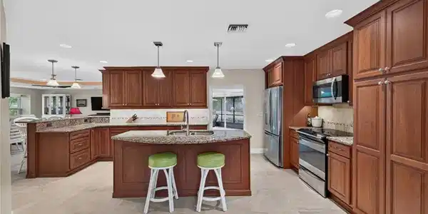 Image 2: Kitchen