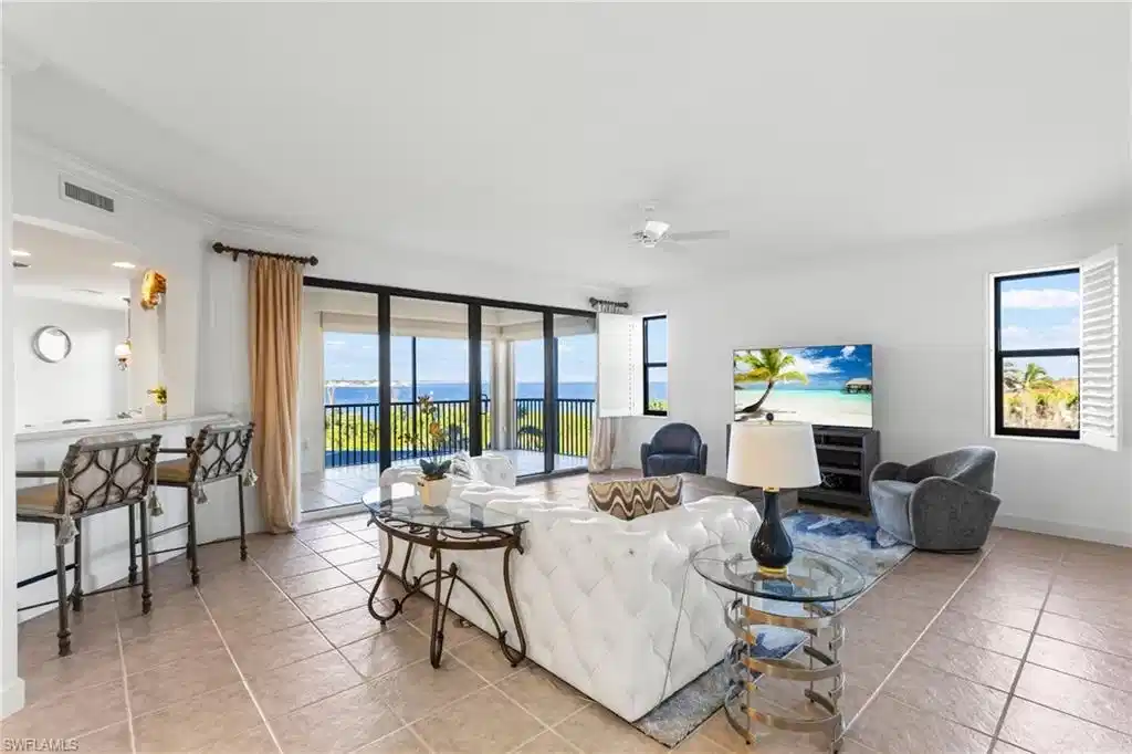 Image 1: Amazing UNOBSTRUCTED views of the Caloosahatchee River and the lake.  No building next to you!
