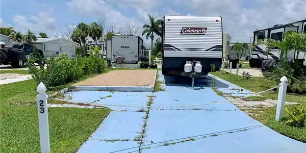 Image 2: Front View with 26' RV Included