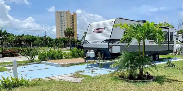Image 3: Side view with great landscaping