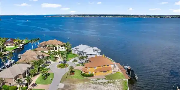 799 Cypress Lake CIR