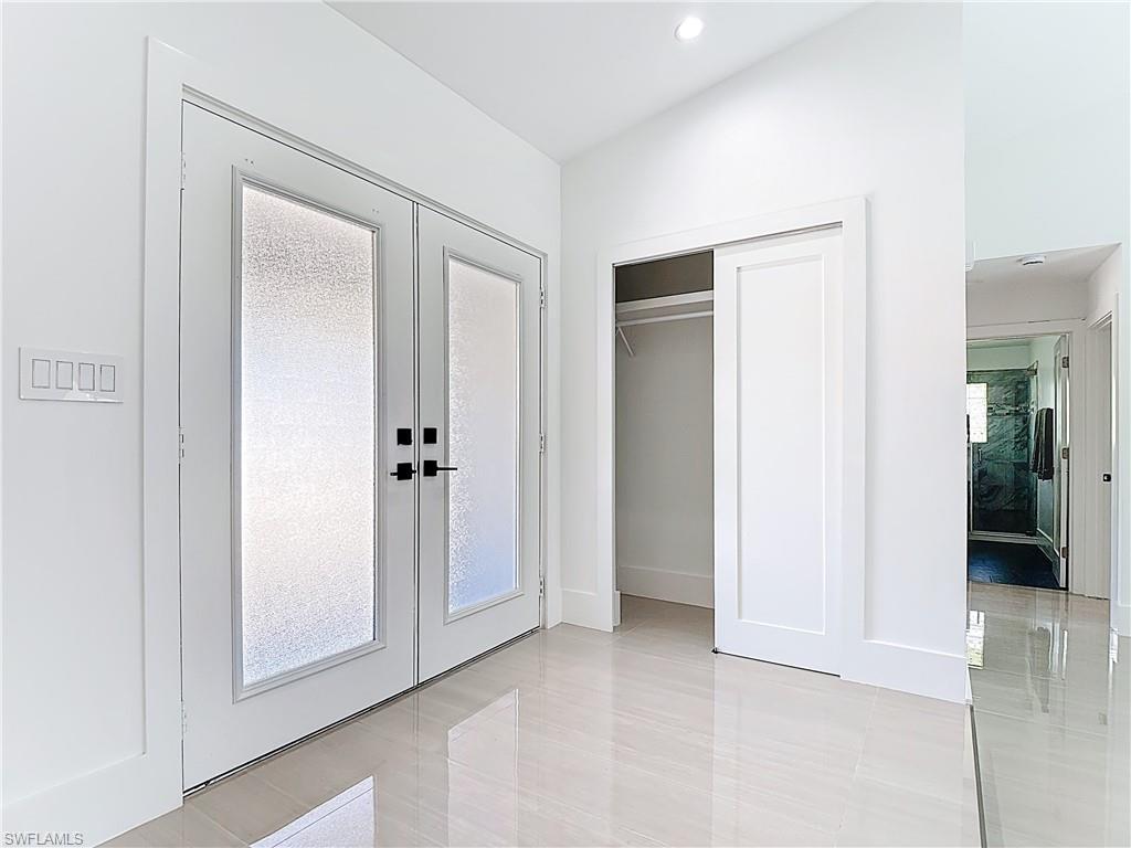 Image 4: View of closet