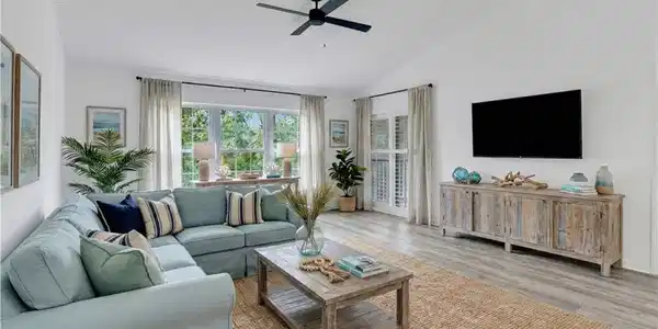 5895 Chanteclair DR
