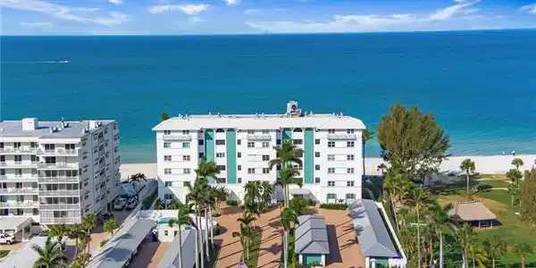 2011 Gulf Shore BLVD N