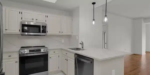 Image 3: Kitchen