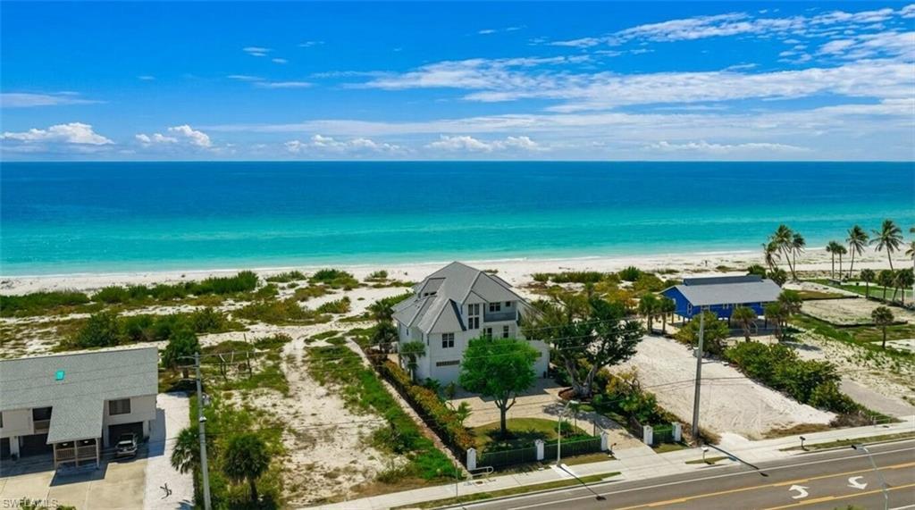 Image 1: Oversized  Gulf front property