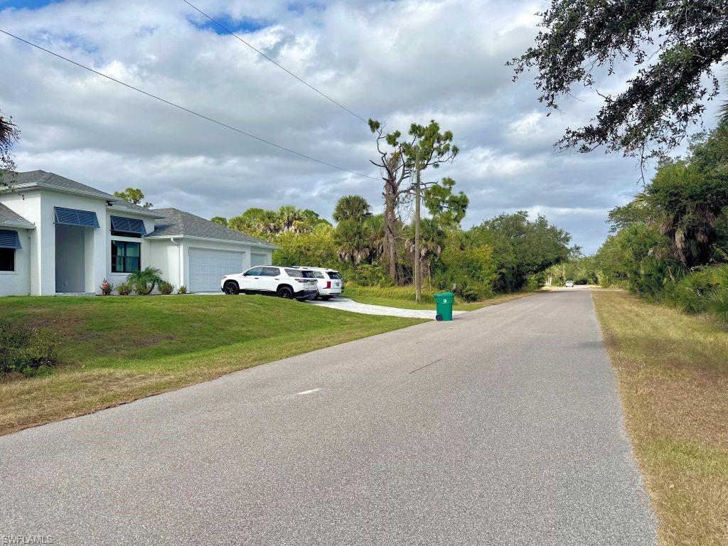 Image 3: Nearby Home