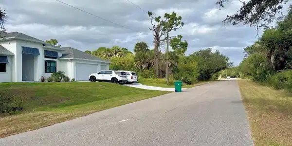 Image 3: Nearby Home