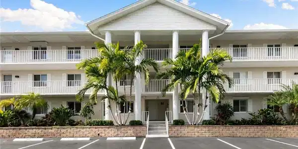 3072 Sandpiper Bay CIR