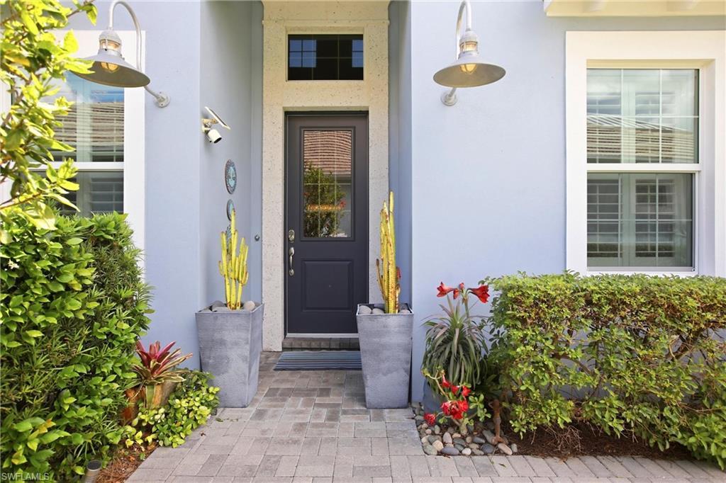Image 2: Leftside entrance