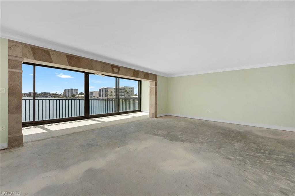 Image 4: Living Room