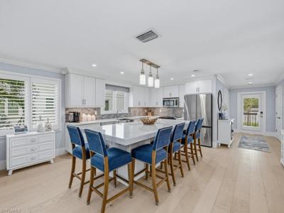 225 5th AVE S