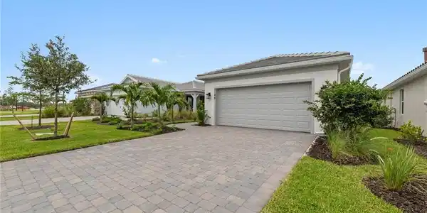 Image 4: Available now!!! Move in before the holidays!