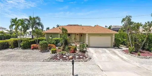 1485 Honeysuckle AVE