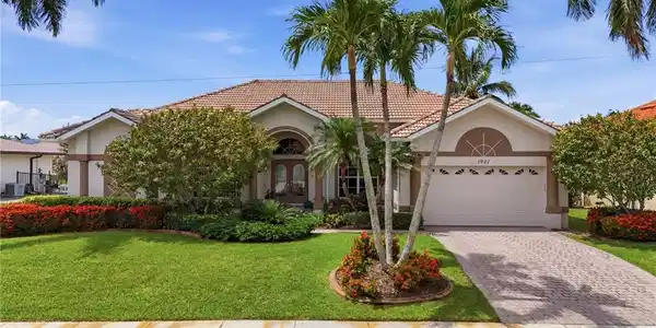 1621 Almeria CT