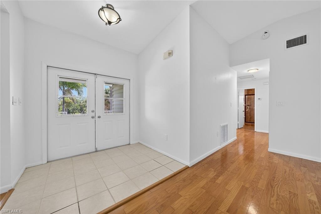Image 3: Foyer