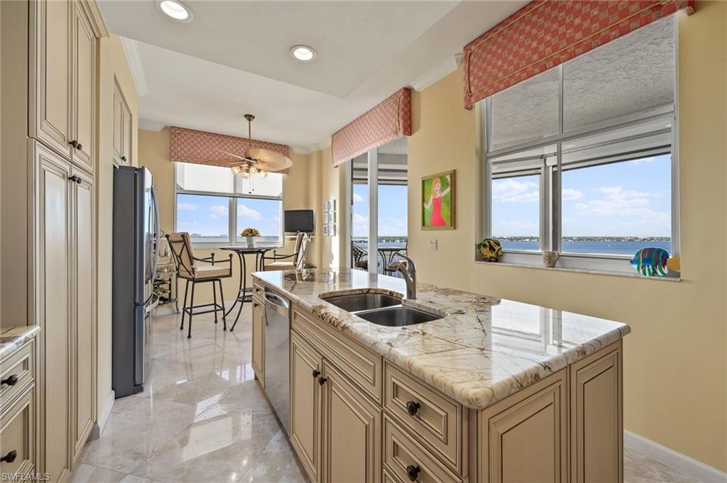 Image 3: Kitchen