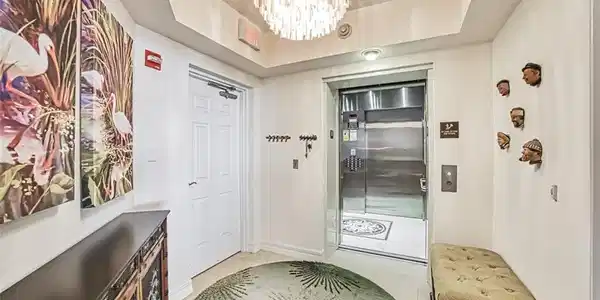 Image 4: Private_foyer_secured_elevator