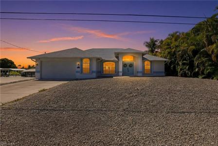3715 Manatee DR