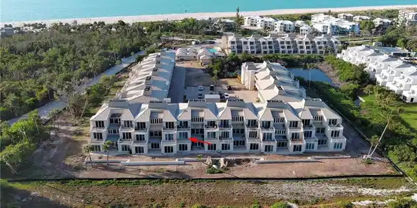 Image 2: Direct Bayfront