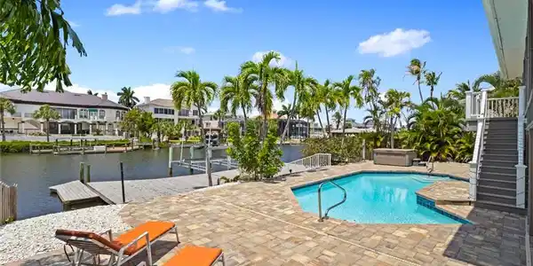 Image 4: Oversized paver pool deck