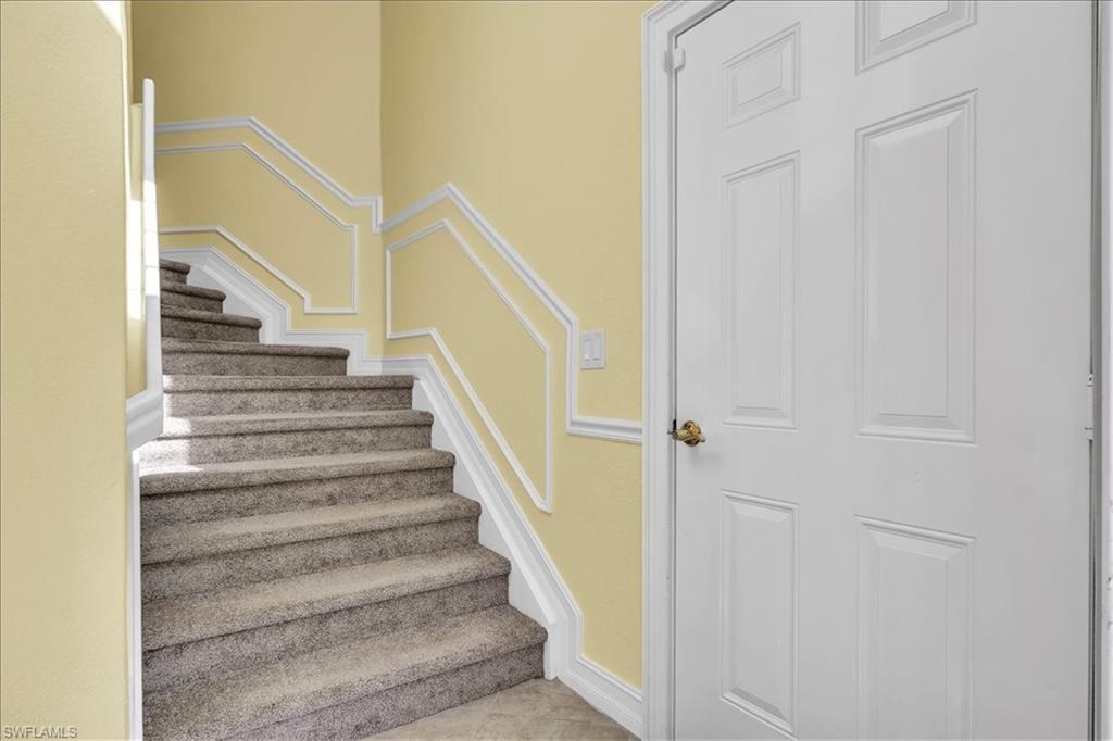 Image 4: Stairs as you enter