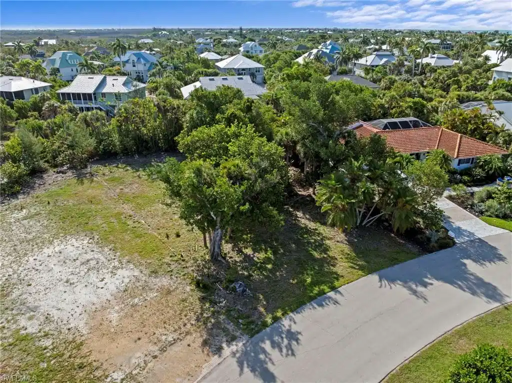 Image 1: Expansive land parcel featuring partial vegetation and a clear building area