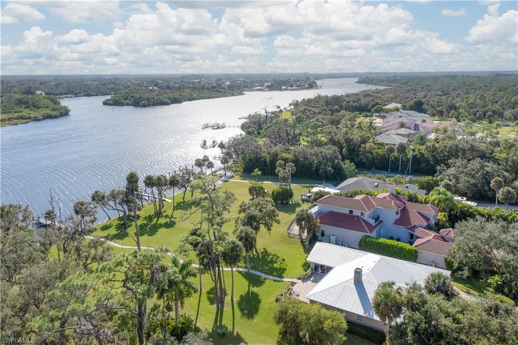 Image 4: View of the home, back yard and Caloosahatchee River