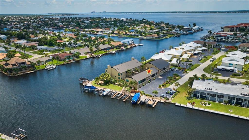 Image 1: Incredible Aerial View of where Vista Point sits on intersecting canals leading to the Open Waters of the Caloosahatchee River.  Just a few minutes to boat there!