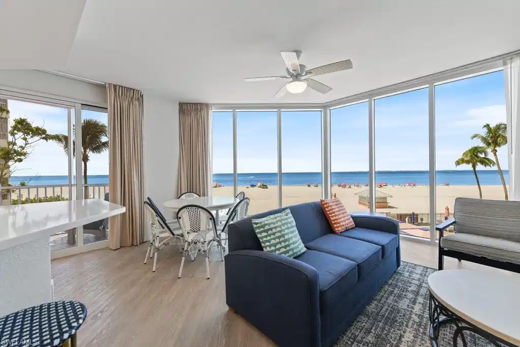 Image 1: Panoramic Beach Views