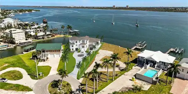645 Matanzas CT