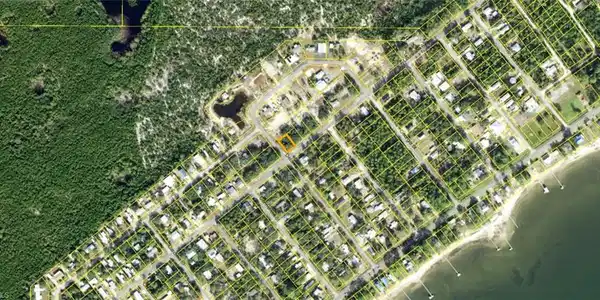 Image 3: Plat Map. Illustrating property boundaries and the surrounding area