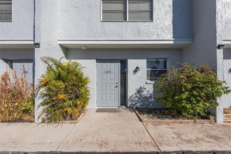 1123 SW 48th TER