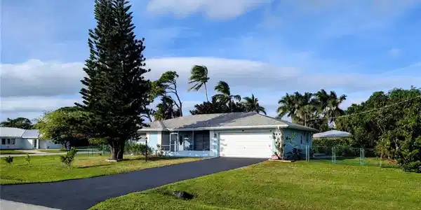 105 Valley DR