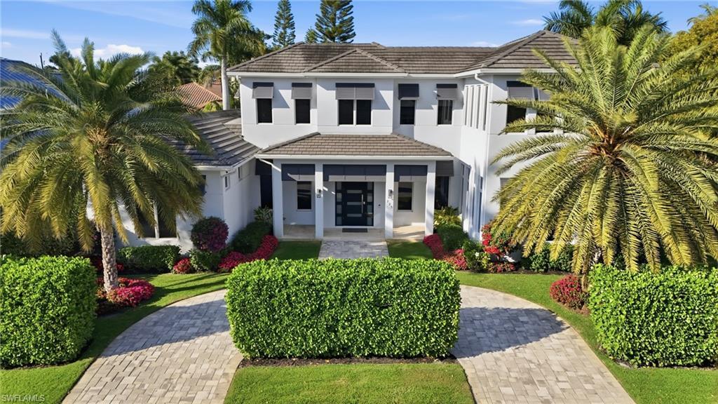 Image 2: Beautiful private curb appeal with circular drive