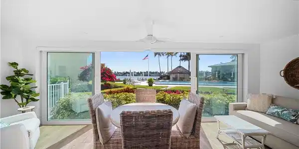 2850 Gulf Shore BLVD N