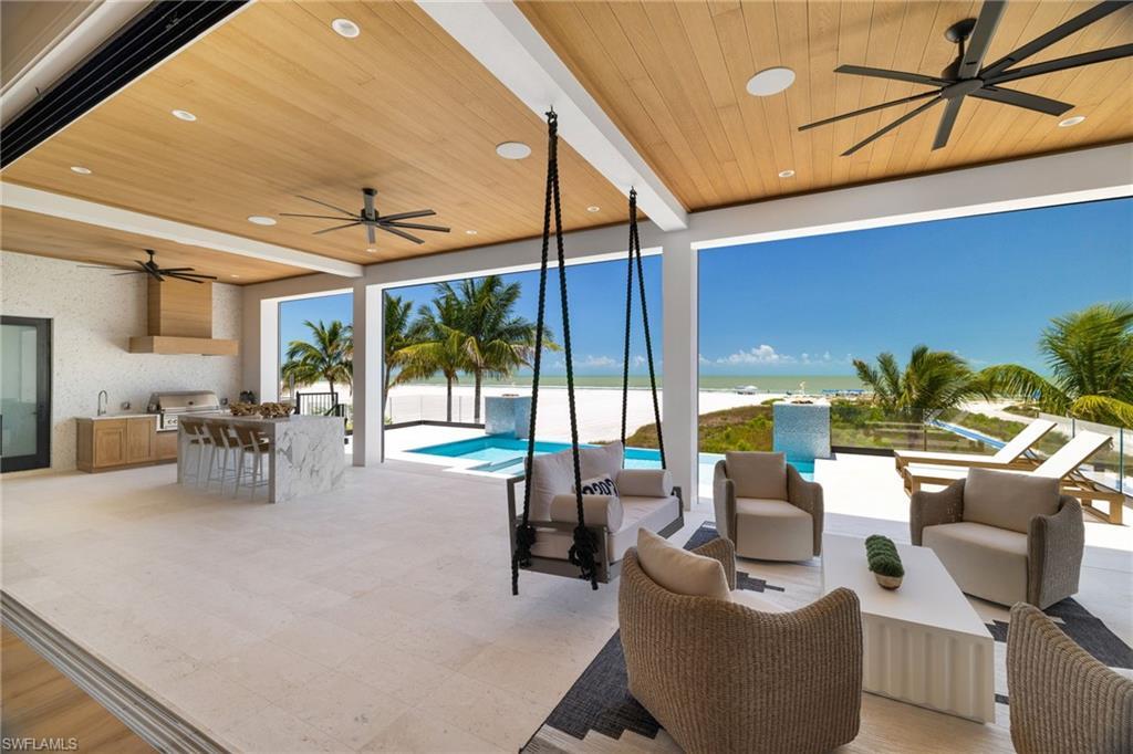 Image 2: Expansive outdoor living area