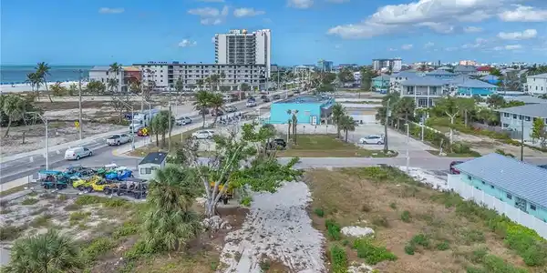 Image 3: Drone / aerial view