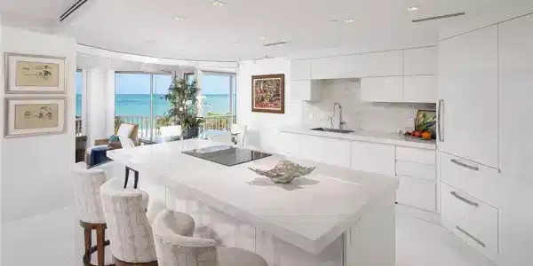 8111 Bay Colony DR
