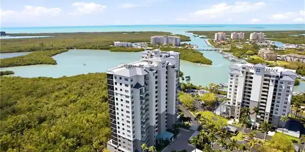 425 Cove Tower DR
