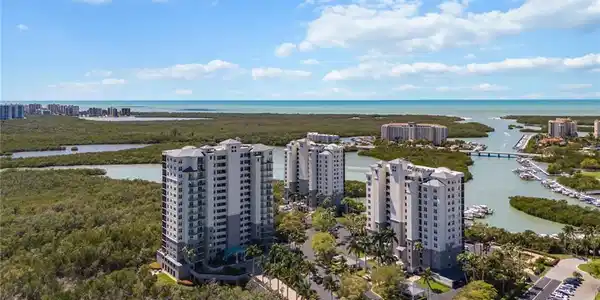 425 Cove Tower DR