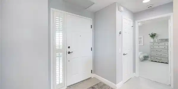 Image 2: Foyer entrance with baseboards